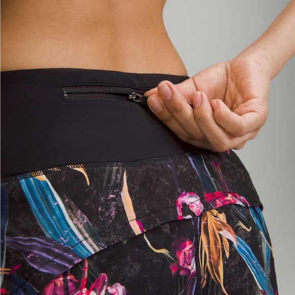 Lululemon Speed Up Mid Rise Short 4 inch length - size 6 - floral black multi - Picture 4 of 6
